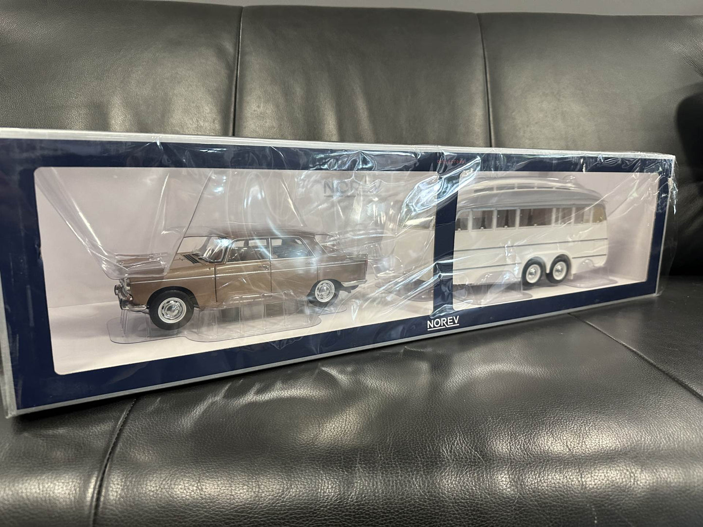 Peugeot 404 1965 Caravan Henon brown/white 1:18 NOREV 184837 Пежо 404 Каравана кафяв/бял