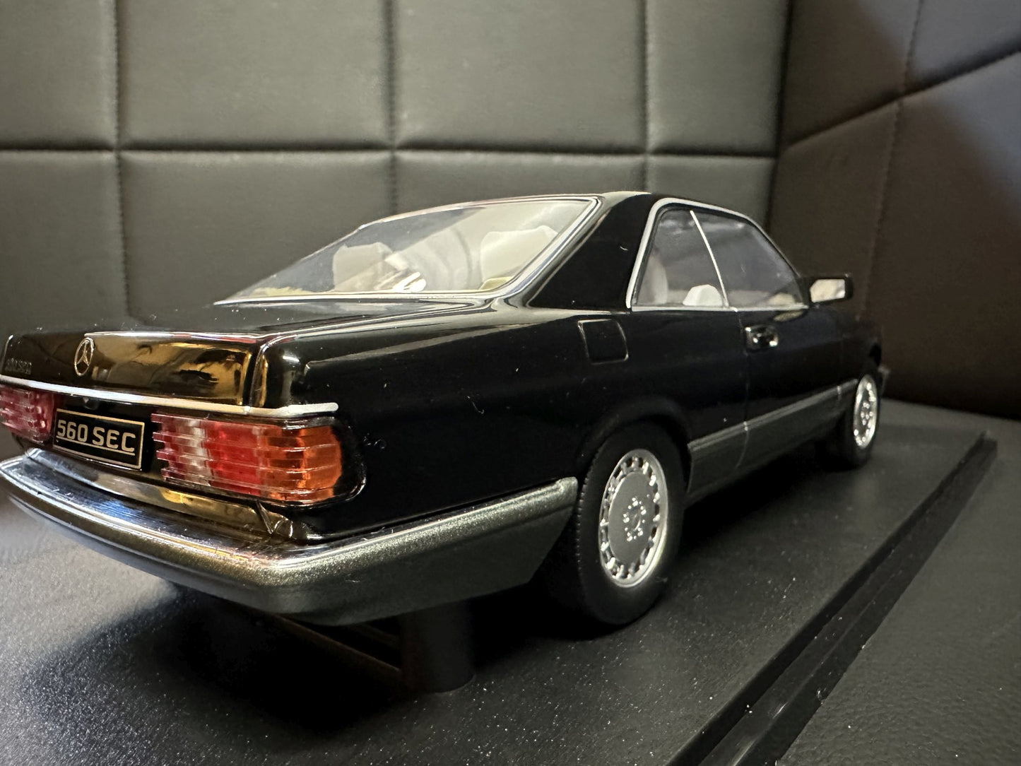 Mercedes Benz 500SEC Coupe C126 black 1:18 KK-Scale KKDC180334 Мерцедес Бенц Купе черен