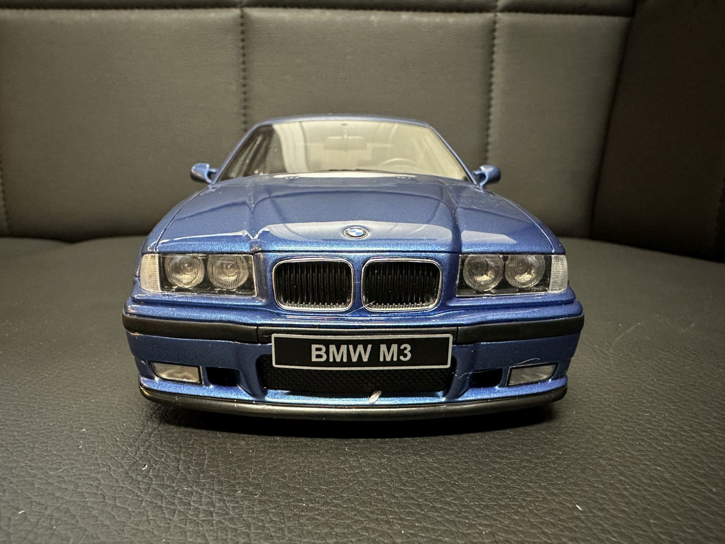 Bmw M3 E36 Limousine blue Limitiert 1572/3000 1:18 OTTO OT1082 Бмв M3 Е36 син Лимитирана