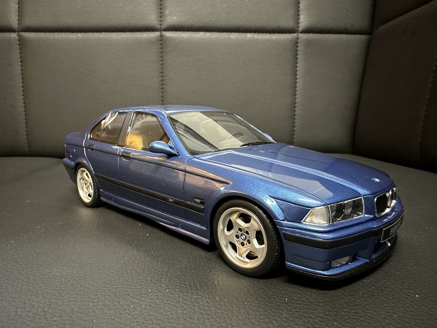 Bmw M3 E36 Limousine blue Limitiert 1572/3000 1:18 OTTO OT1082 Бмв M3 Е36 син Лимитирана