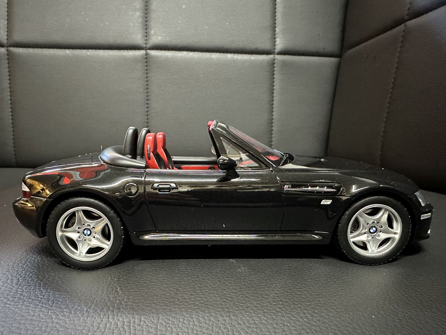 Bmw Z3 Cabrio black Limitiert 1403/2000 1:18 OTTO OT1016 Бмв Z3 черен Кабрио Лимитирана