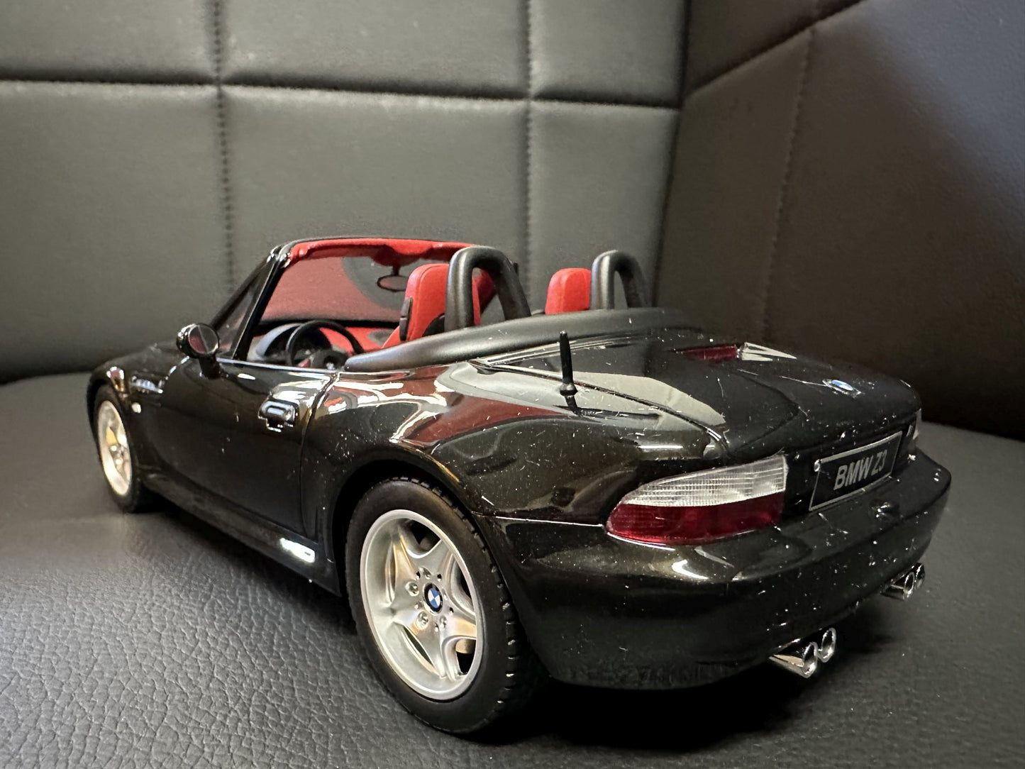 Bmw Z3 Cabrio black Limitiert 1403/2000 1:18 OTTO OT1016 Бмв Z3 черен Кабрио Лимитирана