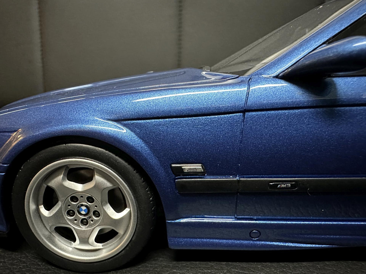 Bmw M3 E36 Limousine blue Limitiert 1572/3000 1:18 OTTO OT1082 Бмв M3 Е36 син Лимитирана