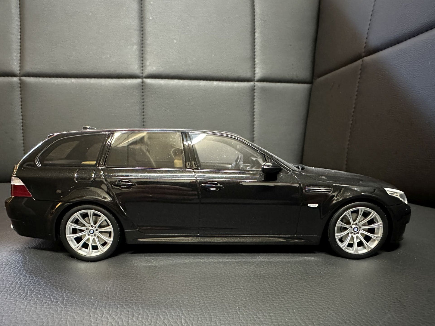 Bmw M5 E61 Kombi black Limitiert 2817/4000 1:18 OTTO OT1020 Бмв M5 Е61 Комби черен Лимитирана