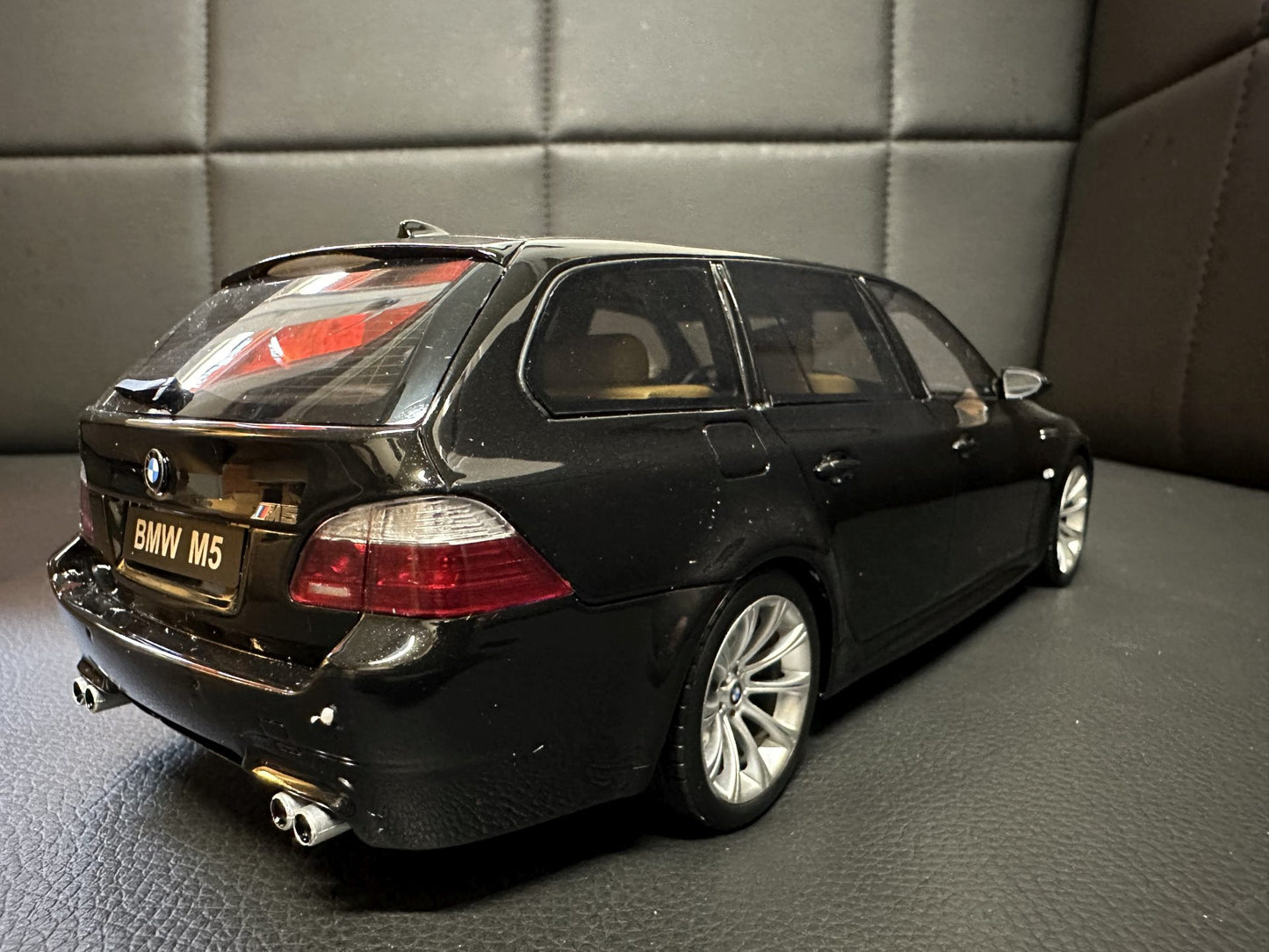 Bmw M5 E61 Kombi black Limitiert 2817/4000 1:18 OTTO OT1020 Бмв M5 Е61 Комби черен Лимитирана