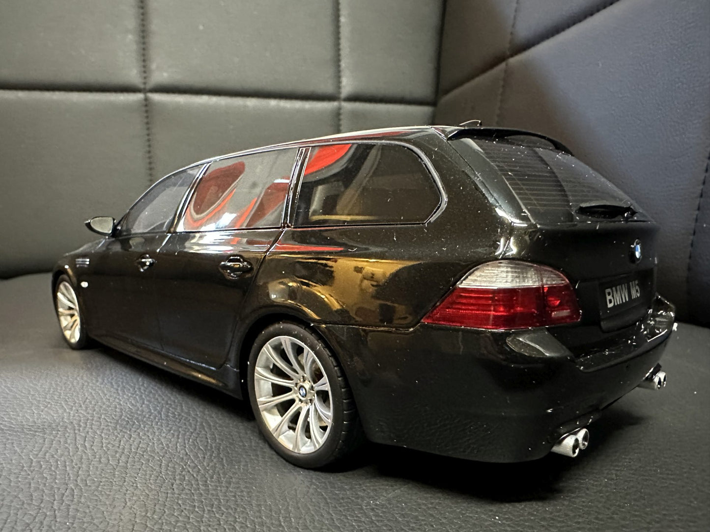 Bmw M5 E61 Kombi black Limitiert 2817/4000 1:18 OTTO OT1020 Бмв M5 Е61 Комби черен Лимитирана