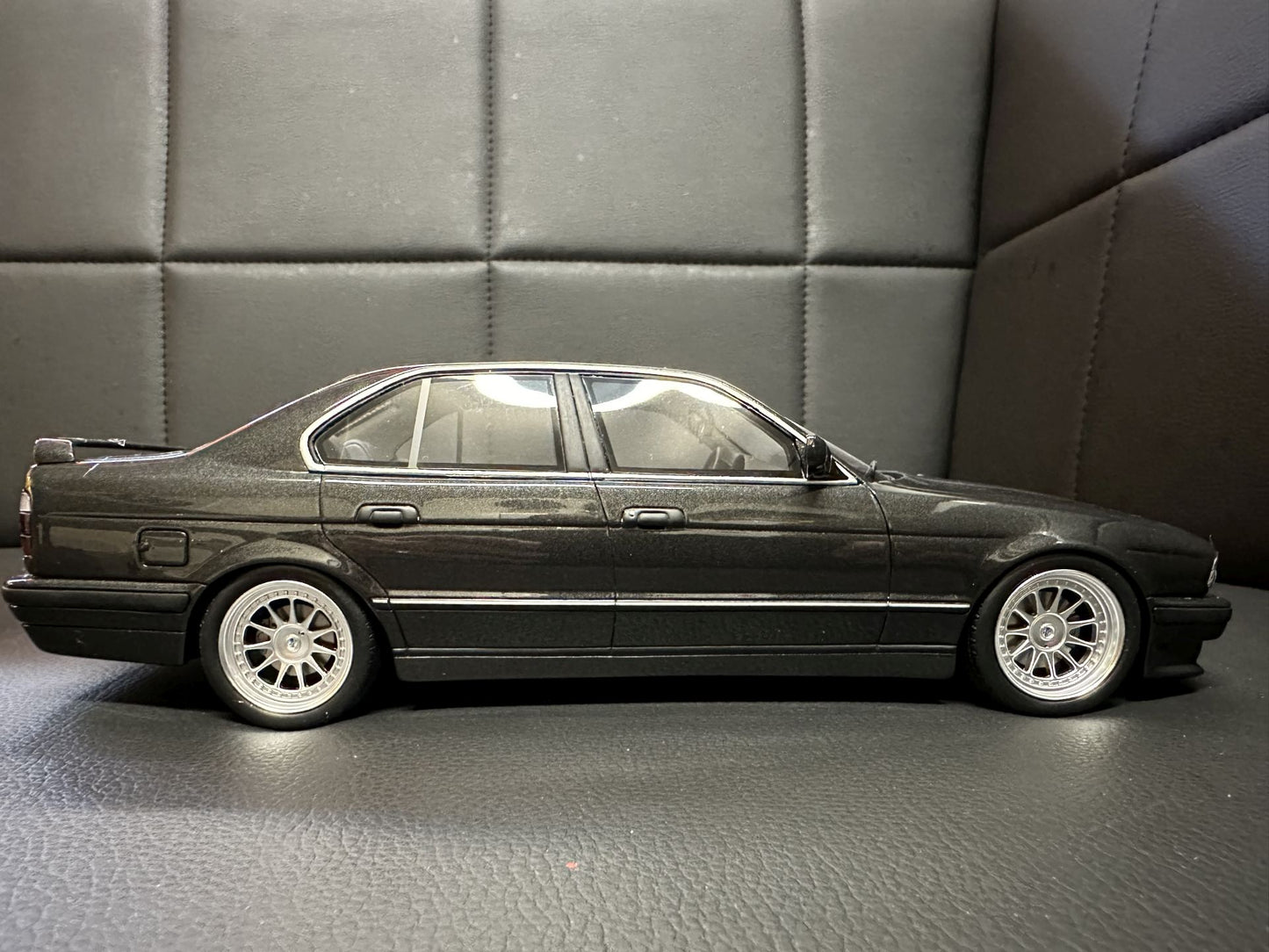 Bmw H5 Hartge E34 V12 Limousine black Limitiert 366/999 1:18 OTTO OT362B Бмв Е34 черен Лимитирана