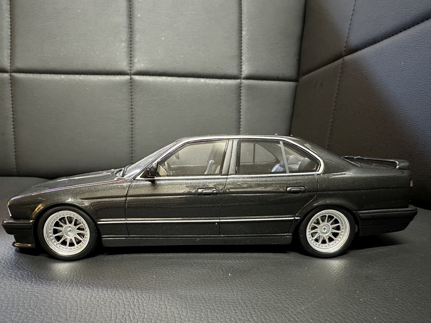 Bmw H5 Hartge E34 V12 Limousine black Limitiert 366/999 1:18 OTTO OT362B Бмв Е34 черен Лимитирана