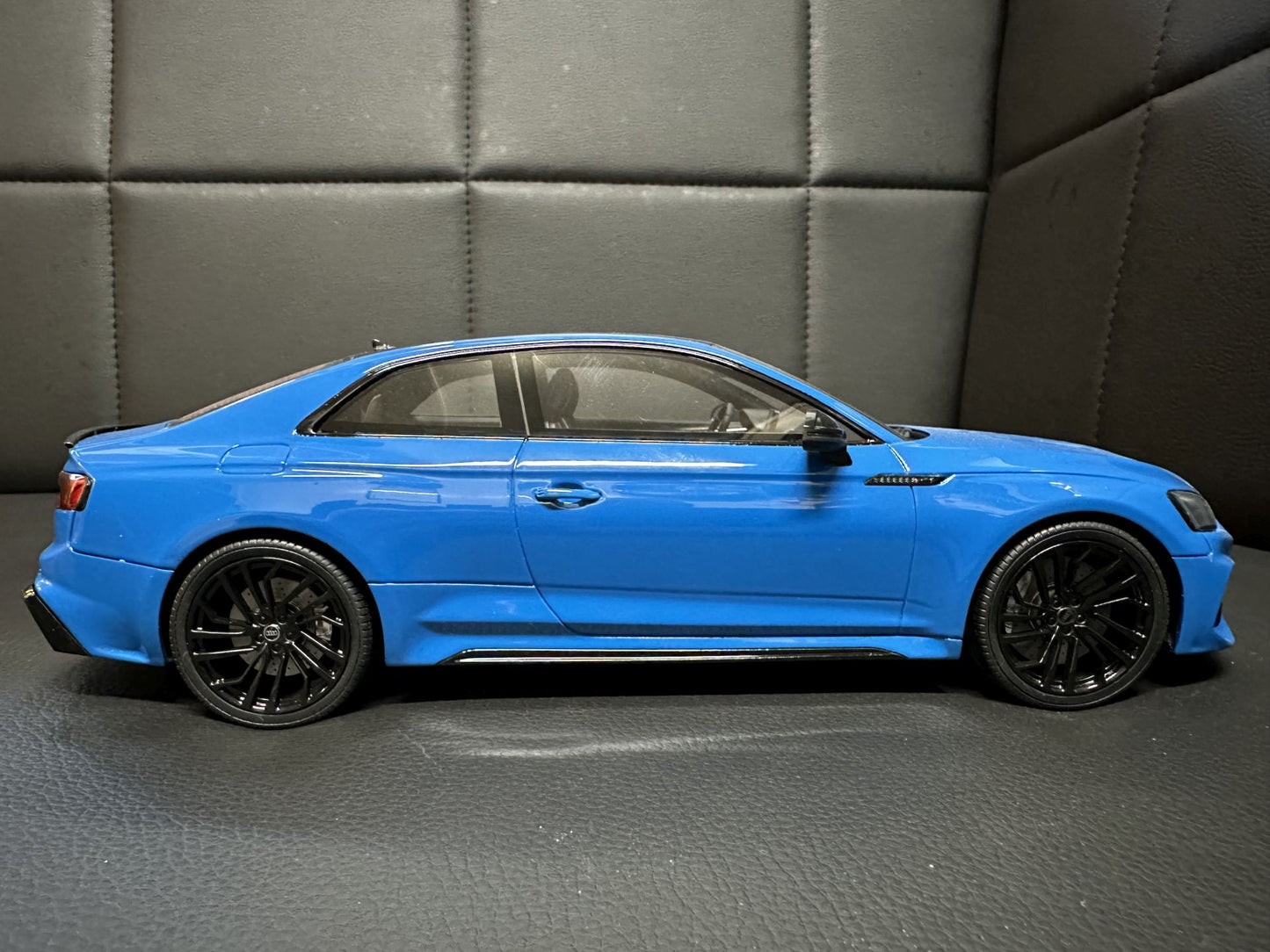Audi RS5 Coupe blue Limitiert 543/999 1:18 GT Spirit GT311 Ауди РС5 син Лимитиран
