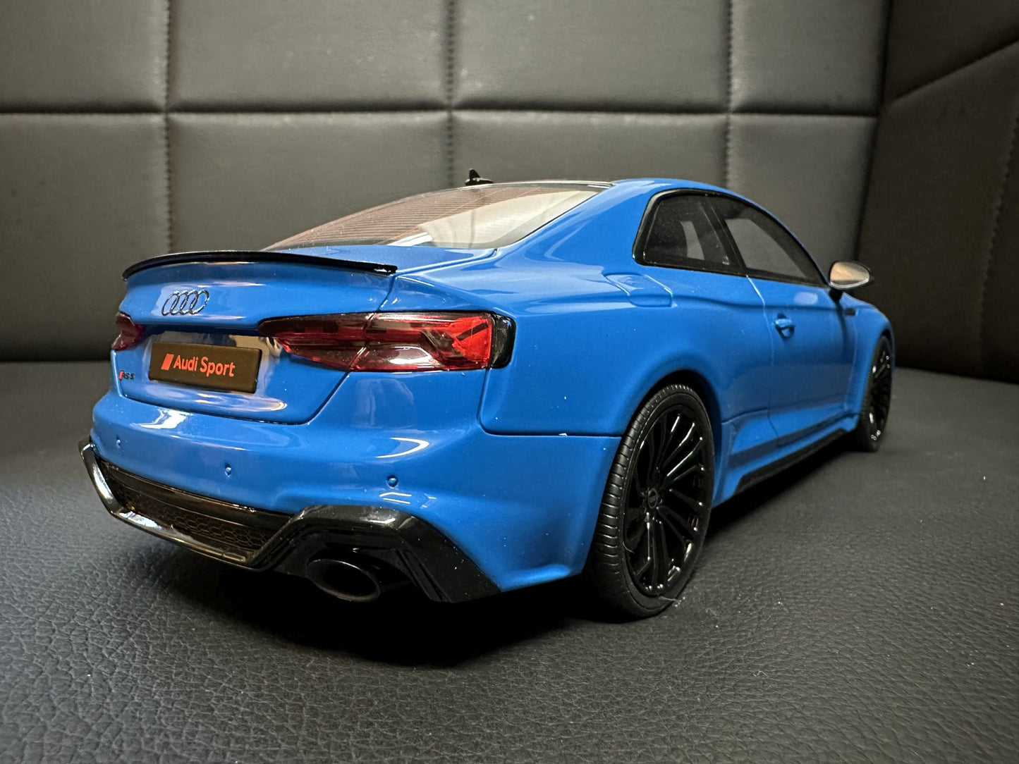 Audi RS5 Coupe blue Limitiert 543/999 1:18 GT Spirit GT311 Ауди РС5 син Лимитиран