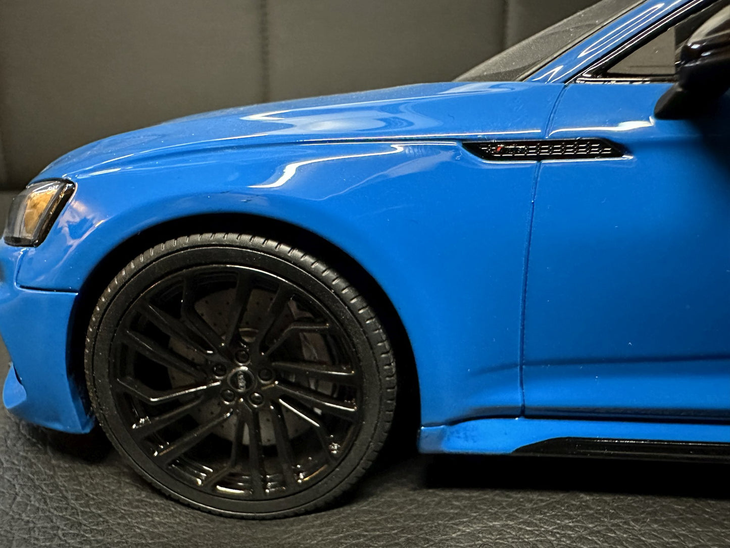 Audi RS5 Coupe blue Limitiert 543/999 1:18 GT Spirit GT311 Ауди РС5 син Лимитиран