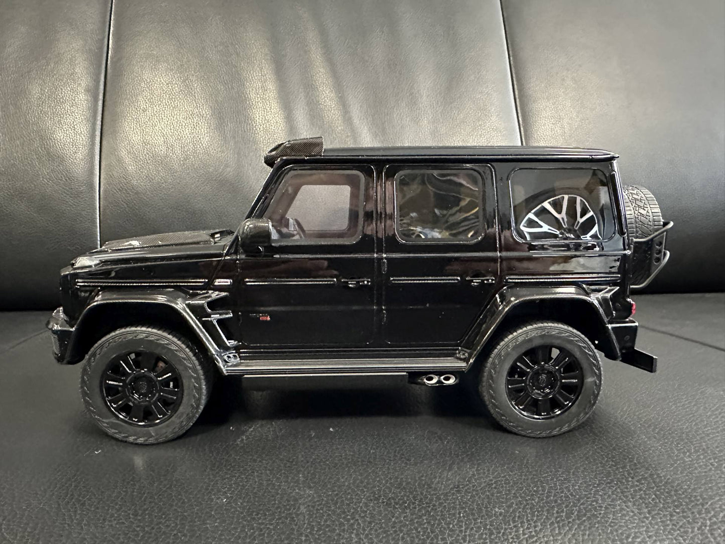 Mercedes Benz G Klasse BRABUS G800 4x4 Super Black Limitiert 321/999 1:18 GT Spirit GT500 Мерцедес Бенц Г Класа черен Лимитирана