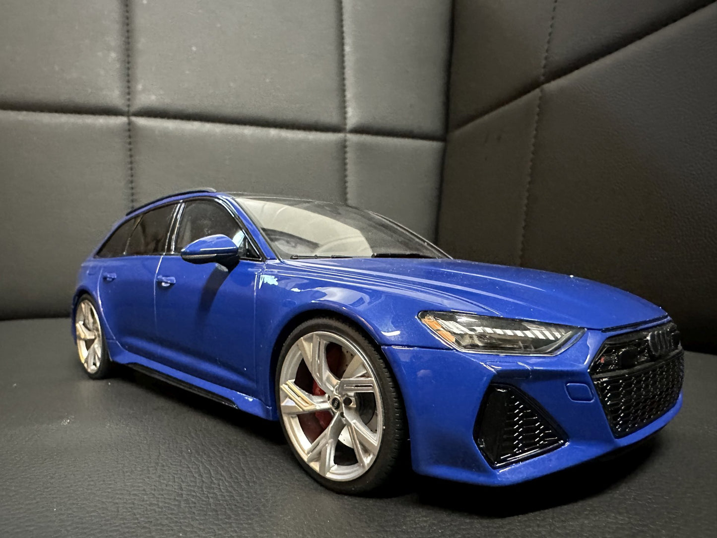Audi RS6 Tribute Edition Kombi blue Limitiert 472/1100 1:18 GT Spirit GT854 Ауди РС6 син Комби Лимитирана