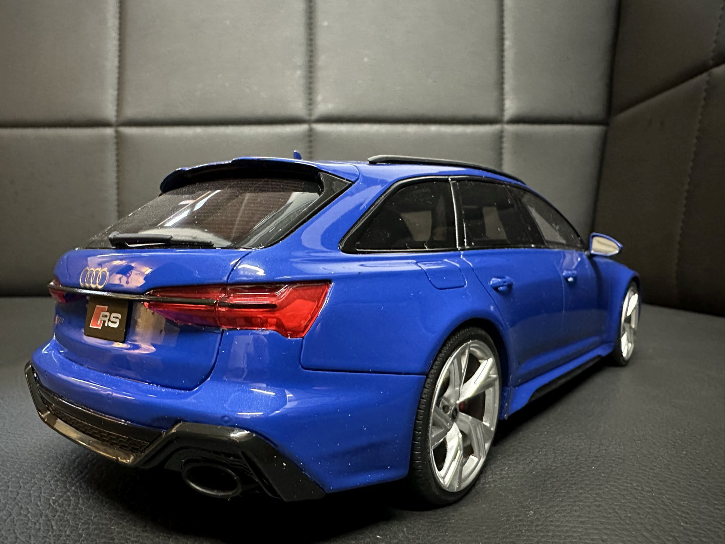 Audi RS6 Tribute Edition Kombi blue Limitiert 472/1100 1:18 GT Spirit GT854 Ауди РС6 син Комби Лимитирана