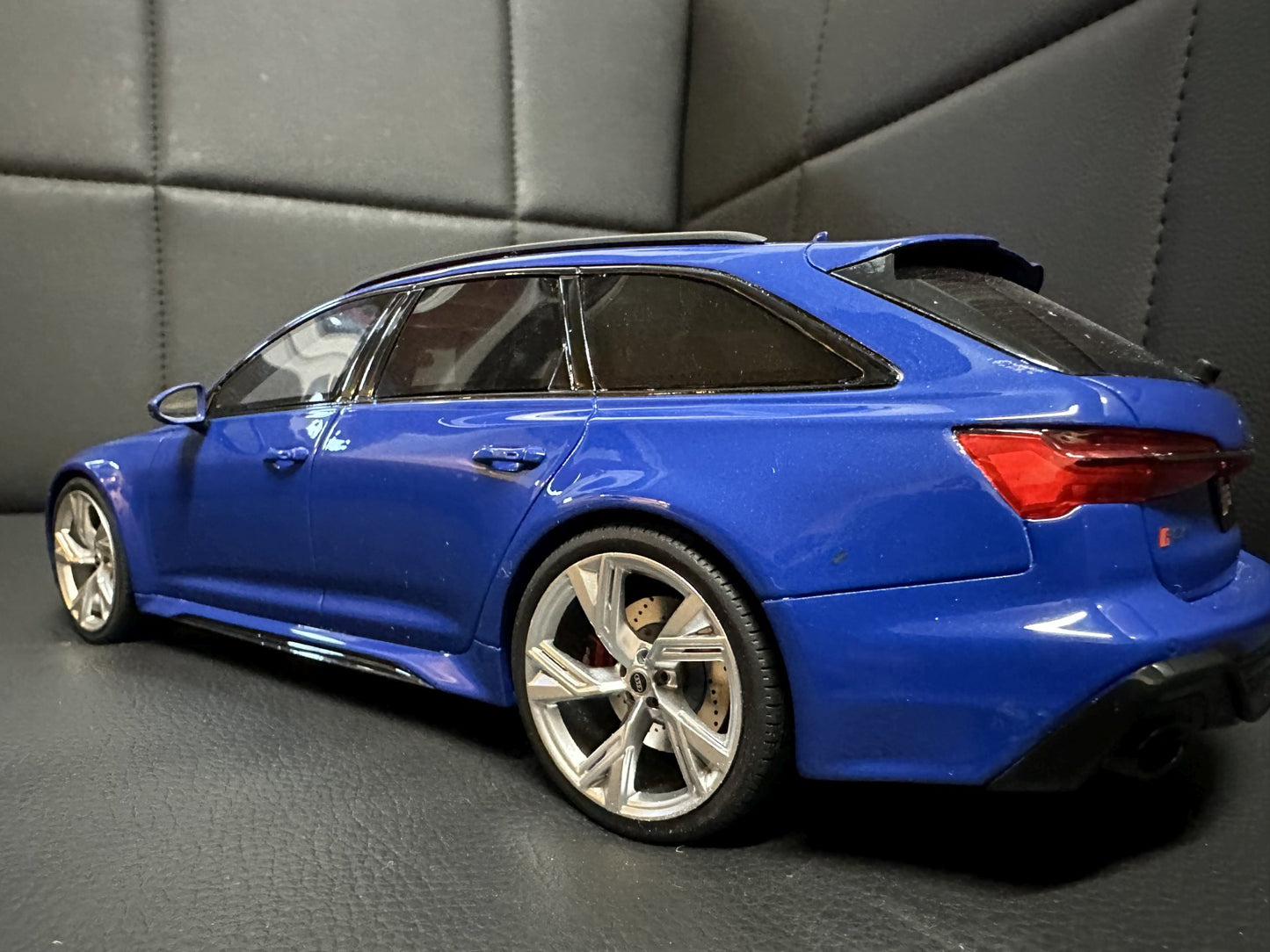 Audi RS6 Tribute Edition Kombi blue Limitiert 472/1100 1:18 GT Spirit GT854 Ауди РС6 син Комби Лимитирана