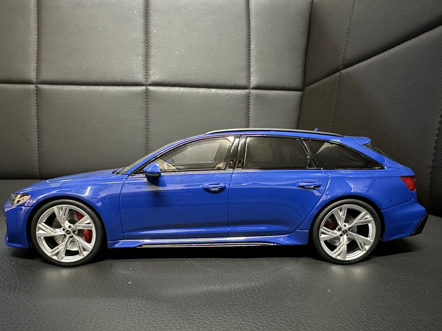 Audi RS6 Tribute Edition Kombi blue Limitiert 472/1100 1:18 GT Spirit GT854 Ауди РС6 син Комби Лимитирана