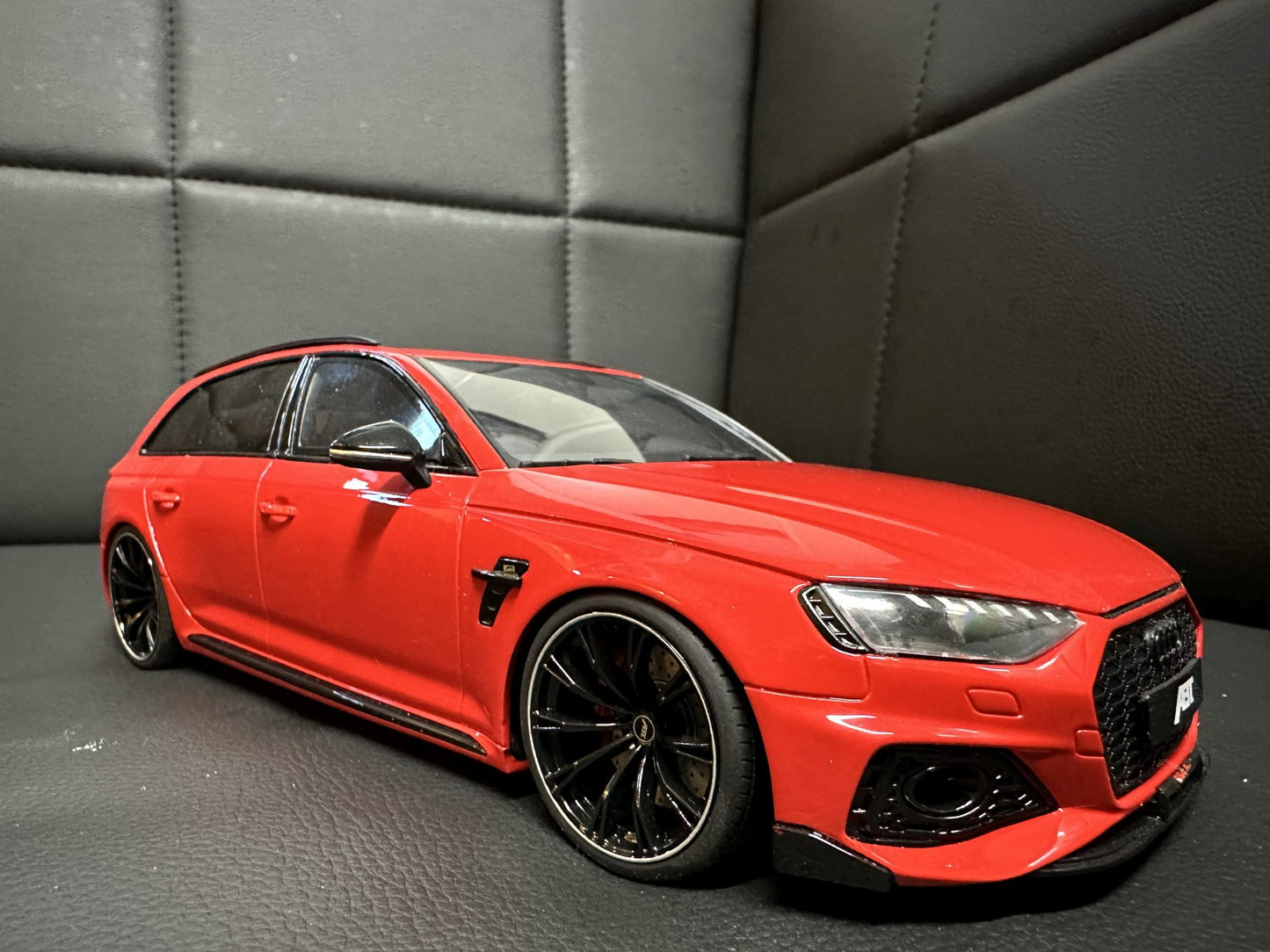 Audi RS4 ABT Kombi red Limitiert 383/1300 1:18 GT Spirit GT850 Ауди РС4 АБТ червен Комби Лимитирана