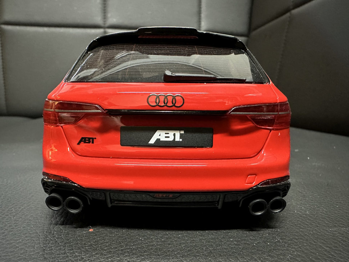 Audi RS4 ABT Kombi red Limitiert 383/1300 1:18 GT Spirit GT850 Ауди РС4 АБТ червен Комби Лимитирана