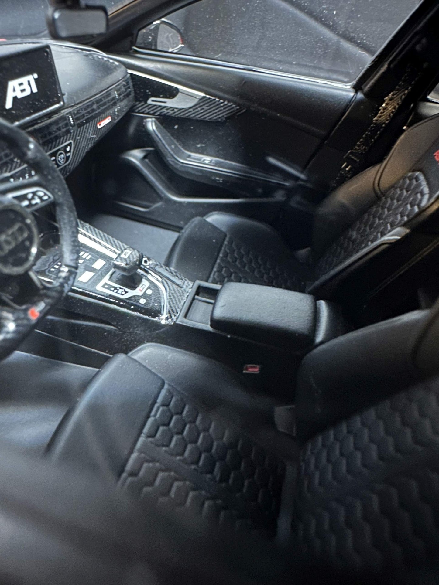 Audi RS4 ABT Kombi red Limitiert 383/1300 1:18 GT Spirit GT850 Ауди РС4 АБТ червен Комби Лимитирана
