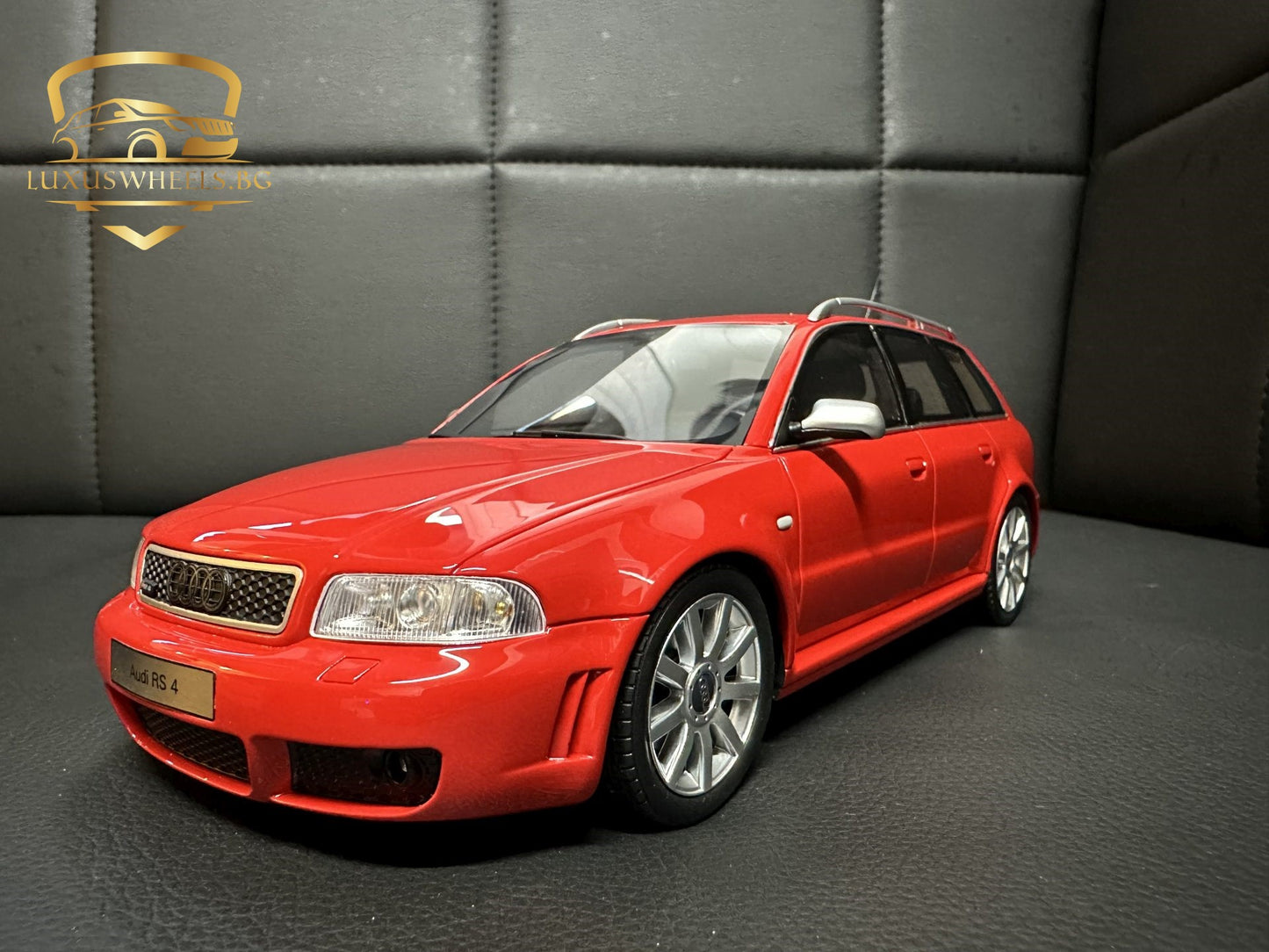 Audi RS4 B5 Kombi red Limitiert 560/2000 1:18 OTTO OT1026 Ауди РС4 червен Комби Лимитирана