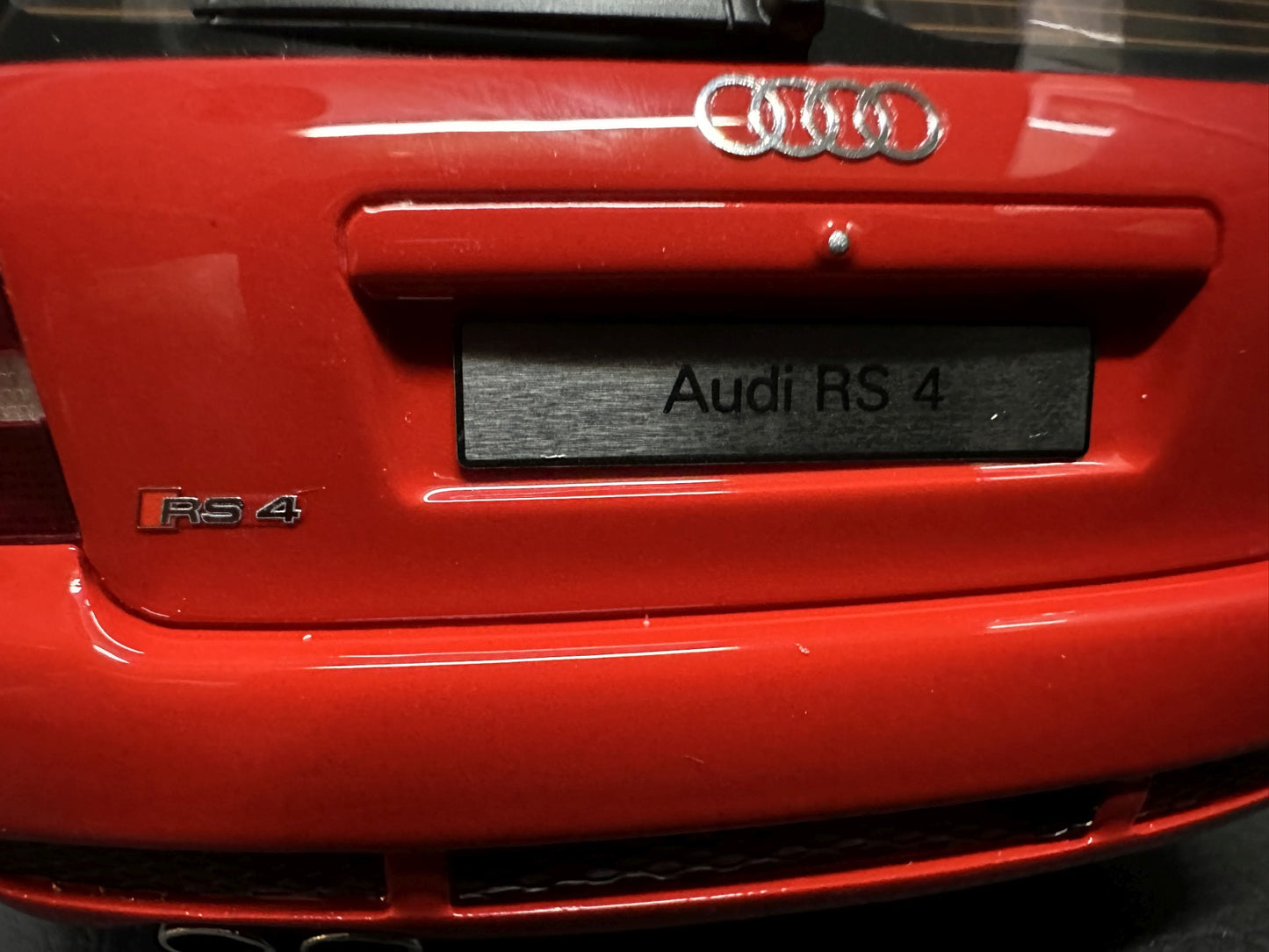 Audi RS4 B5 Kombi red Limitiert 560/2000 1:18 OTTO OT1026 Ауди РС4 червен Комби Лимитирана