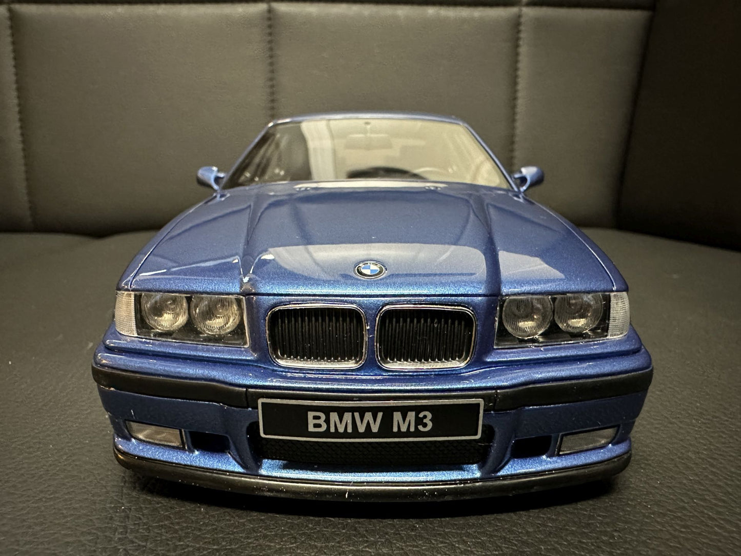 Bmw M3 E36 Limousine blue Limitiert 1095/3000 1:18 OTTO OT1082 Бмв M3 Е36 син Лимитирана