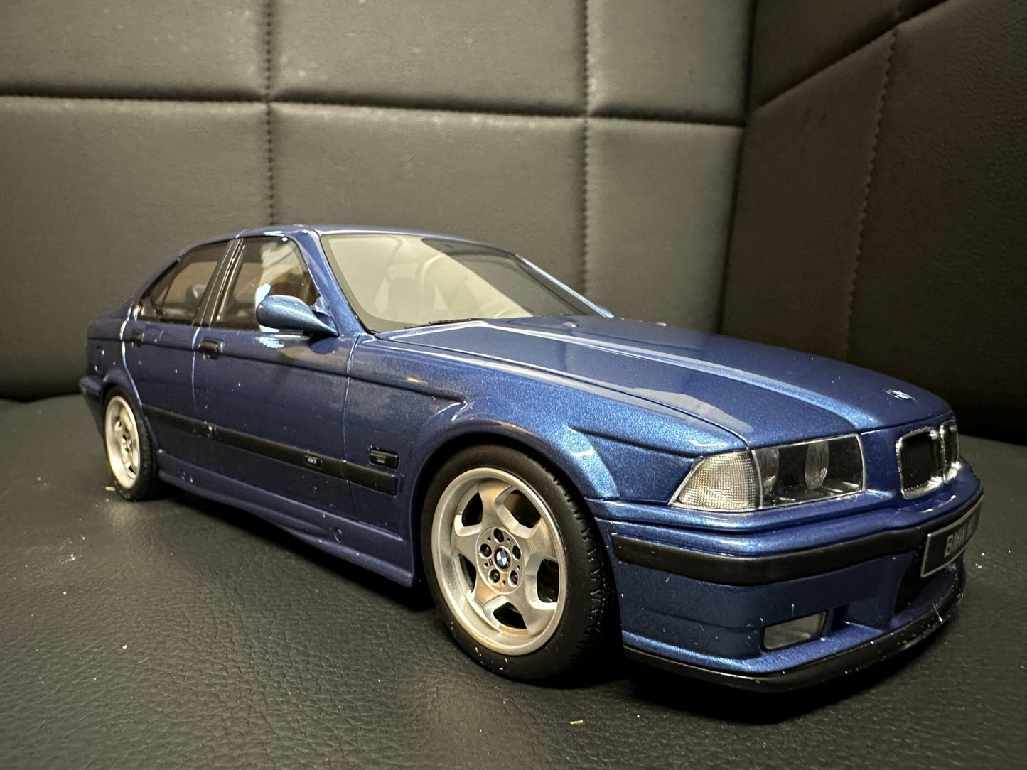 Bmw M3 E36 Limousine blue Limitiert 1095/3000 1:18 OTTO OT1082 Бмв M3 Е36 син Лимитирана