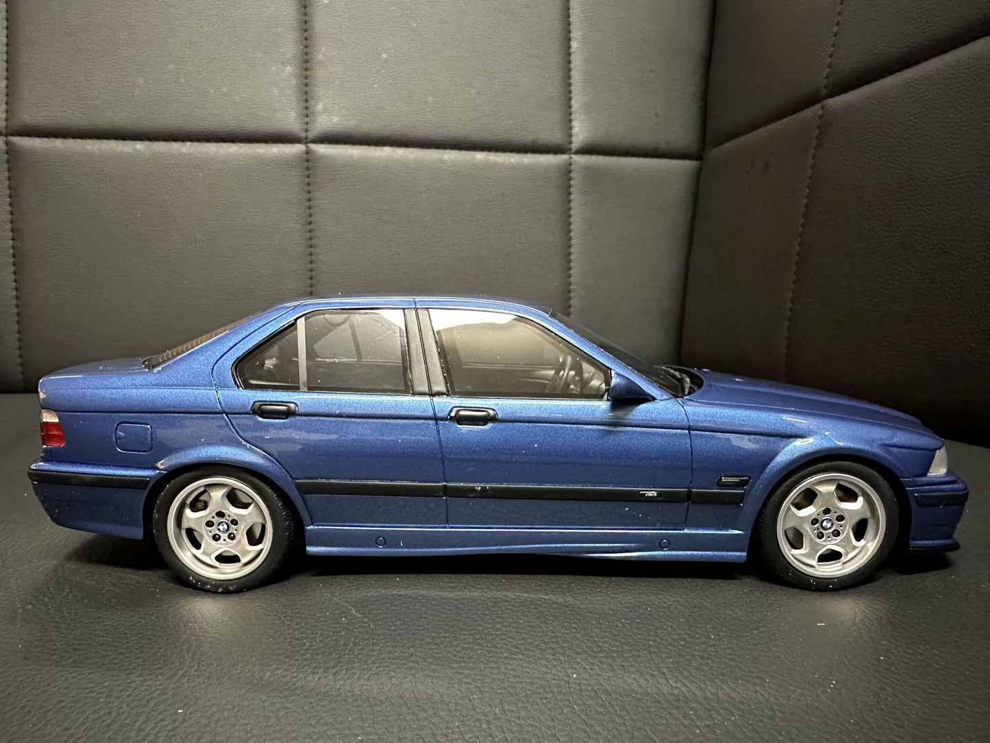 Bmw M3 E36 Limousine blue Limitiert 1095/3000 1:18 OTTO OT1082 Бмв M3 Е36 син Лимитирана