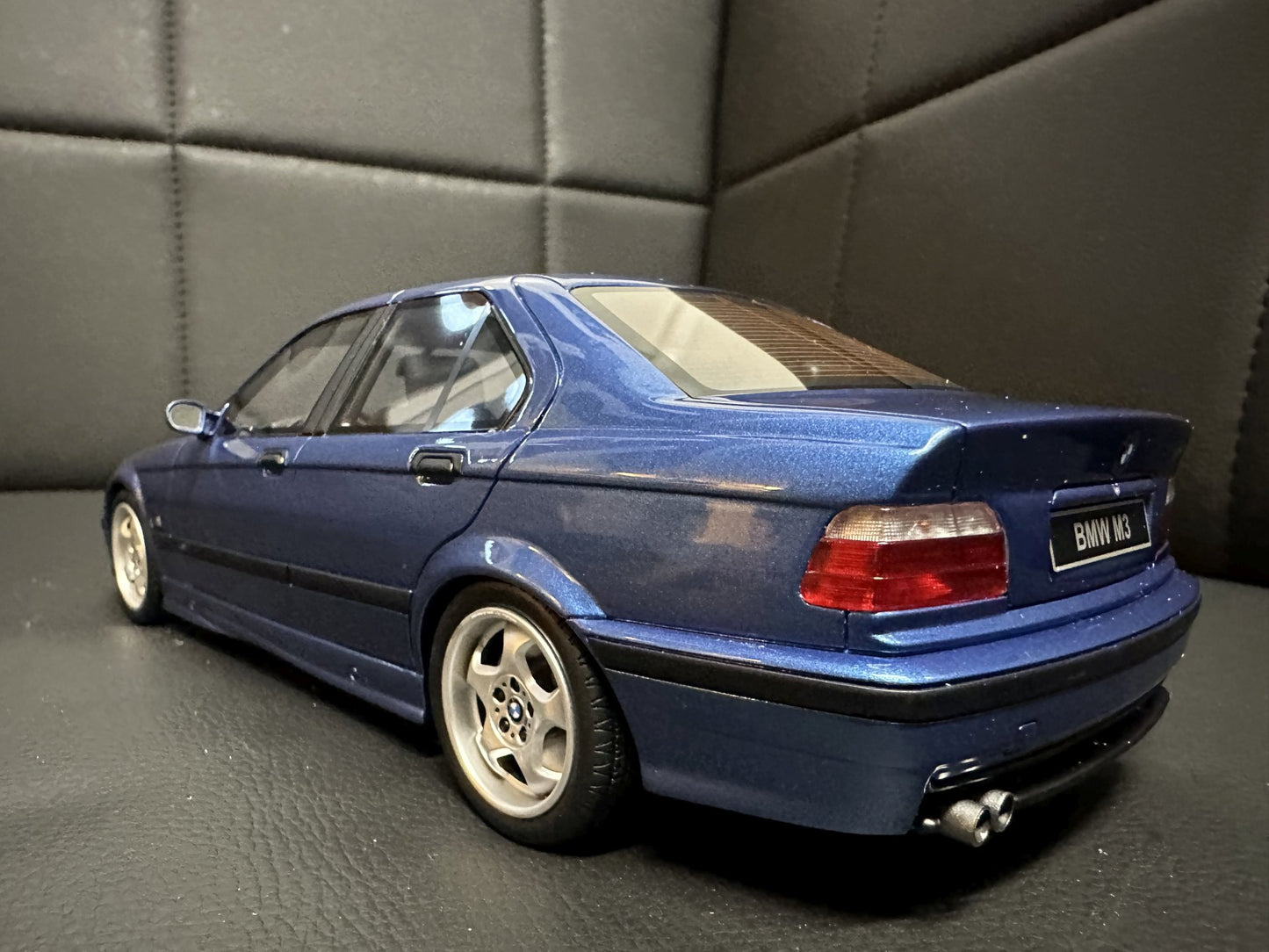 Bmw M3 E36 Limousine blue Limitiert 1095/3000 1:18 OTTO OT1082 Бмв M3 Е36 син Лимитирана