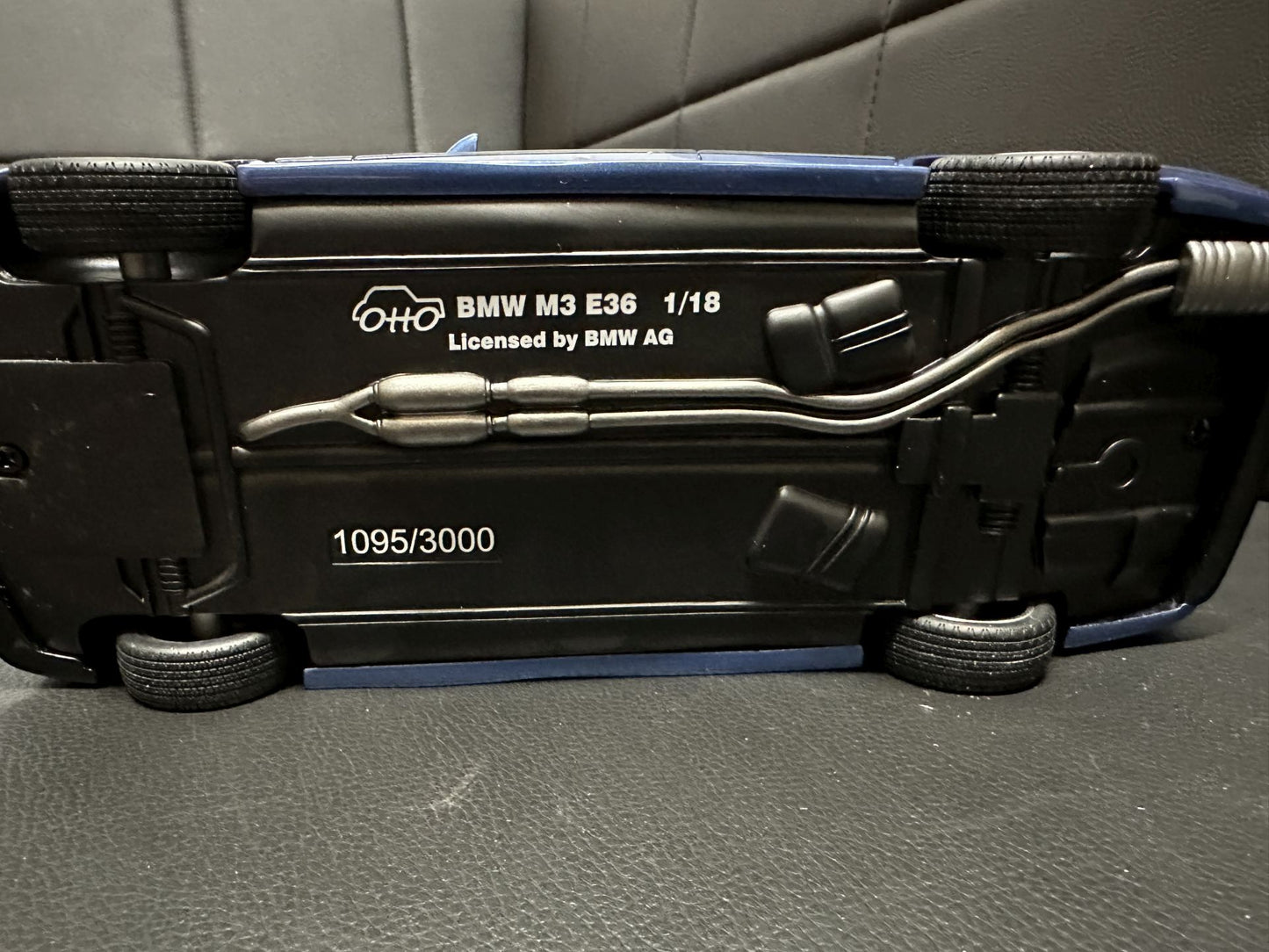 Bmw M3 E36 Limousine blue Limitiert 1095/3000 1:18 OTTO OT1082 Бмв M3 Е36 син Лимитирана