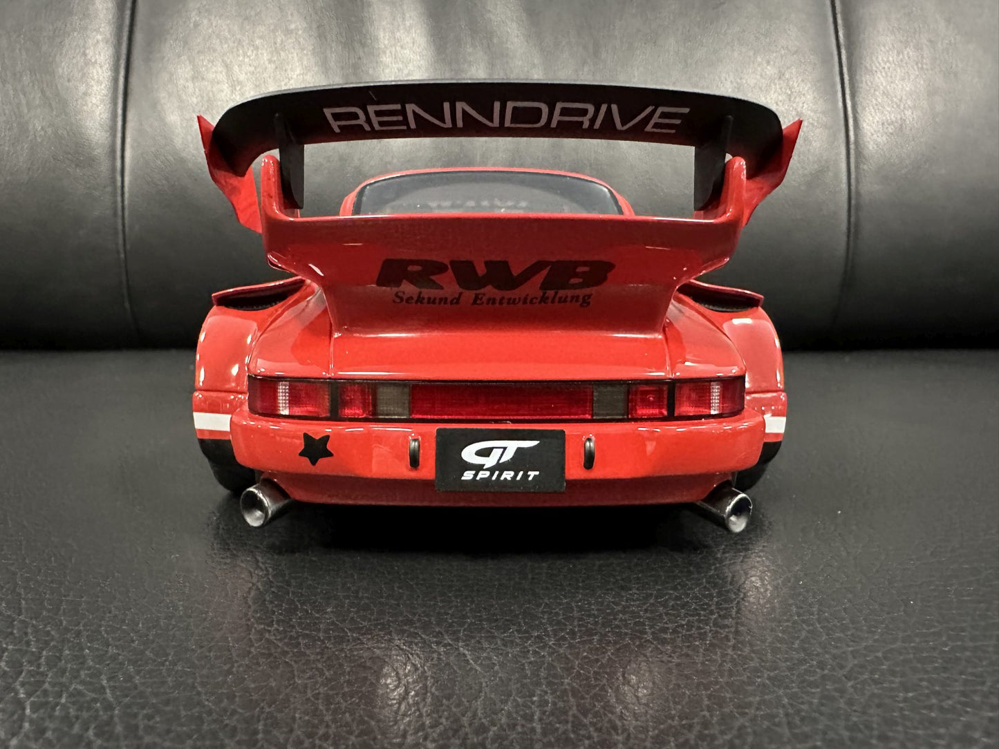 Porsche 911 RWB Painkiller red Limitiert 226/1100 1:18 GT Spirit GT449 Порше 911 червен Лимитирана