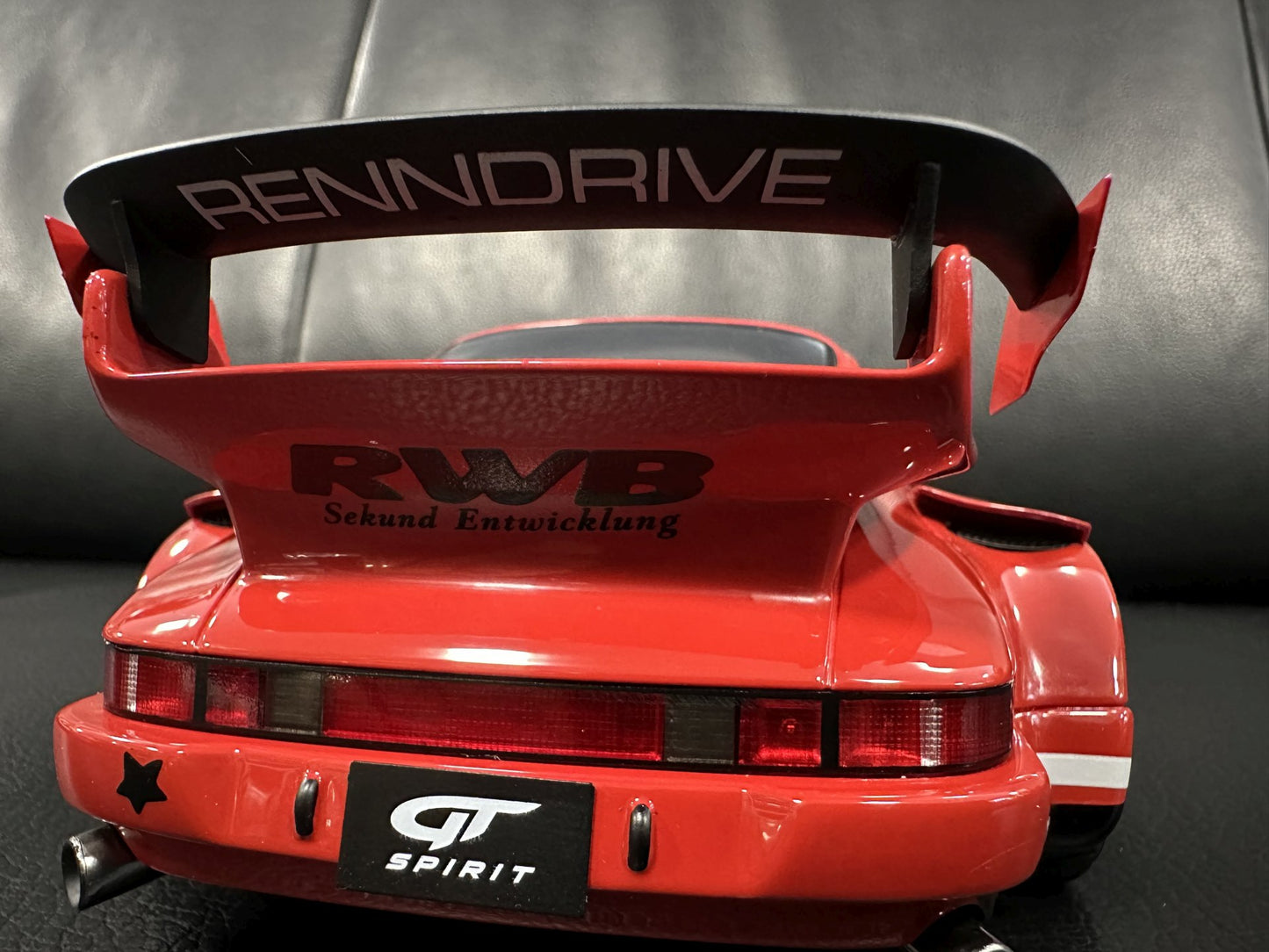 Porsche 911 RWB Painkiller red Limitiert 226/1100 1:18 GT Spirit GT449 Порше 911 червен Лимитирана