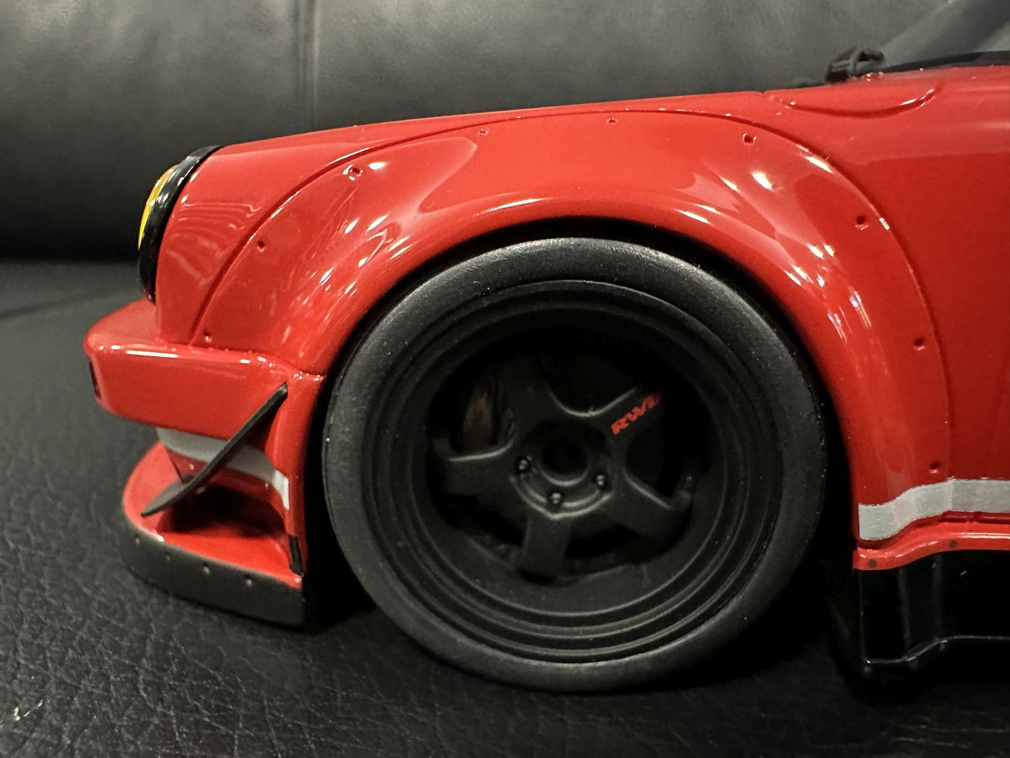 Porsche 911 RWB Painkiller red Limitiert 226/1100 1:18 GT Spirit GT449 Порше 911 червен Лимитирана