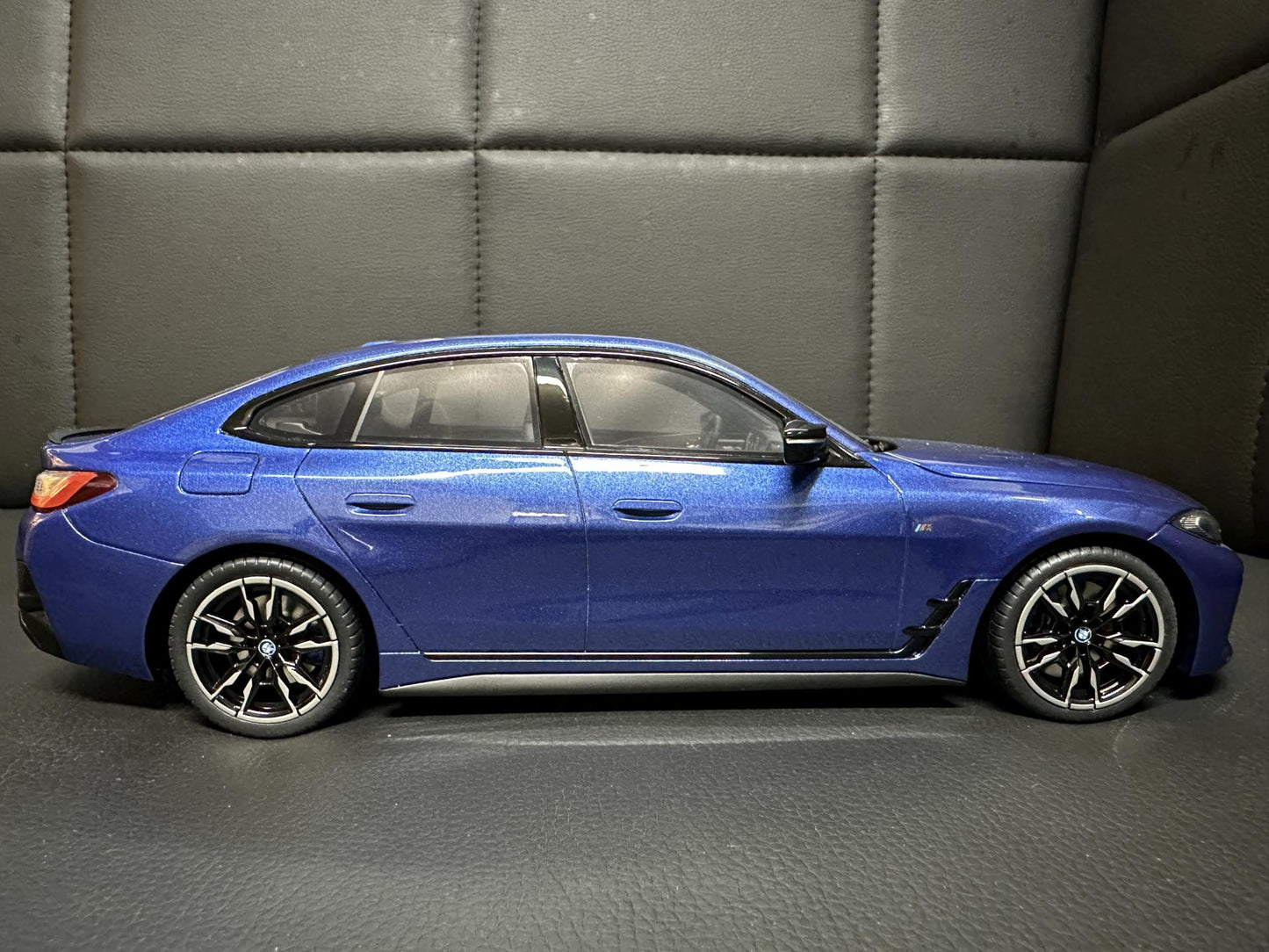 Bmw i4 M50 G26 Limitiert 774/999 1:18 OTTO OT453 Бмв Г26 син Лимитирана