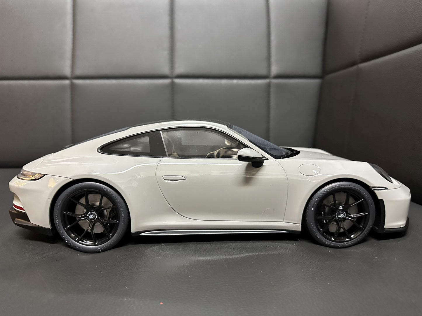 Porsche 911 (992) GT3 Touring Coupe grey Limitiert 122/911 1:12 GT Spirit GT460 Порше ГТ3 сив Лимитирана