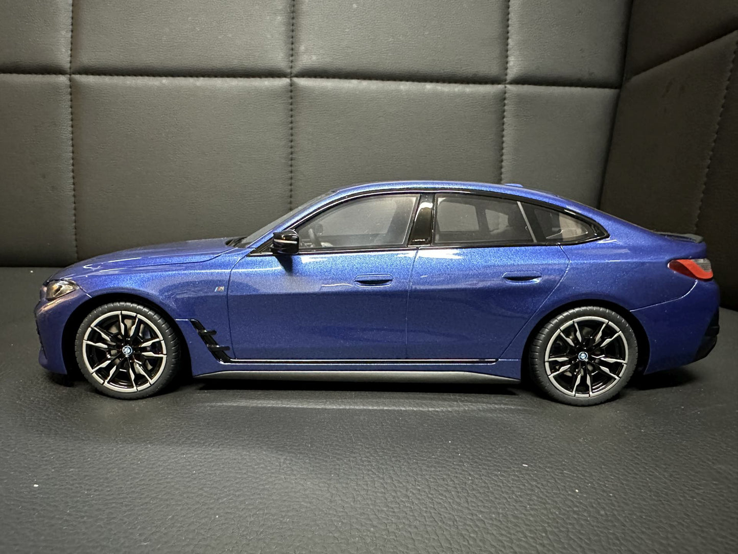 Bmw i4 M50 G26 Limitiert 774/999 1:18 OTTO OT453 Бмв Г26 син Лимитирана