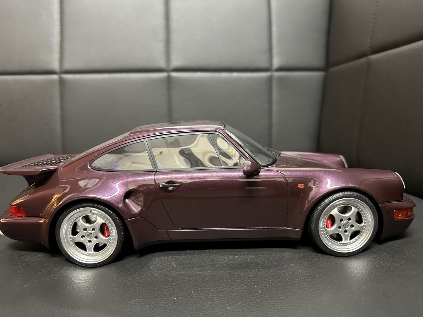 Porsche 911 (964) 3.3 Turbo S Coupe purple Limitiert 710/999 1:12 GT Spirit GT499 Порше 911 лилав Лимитирана