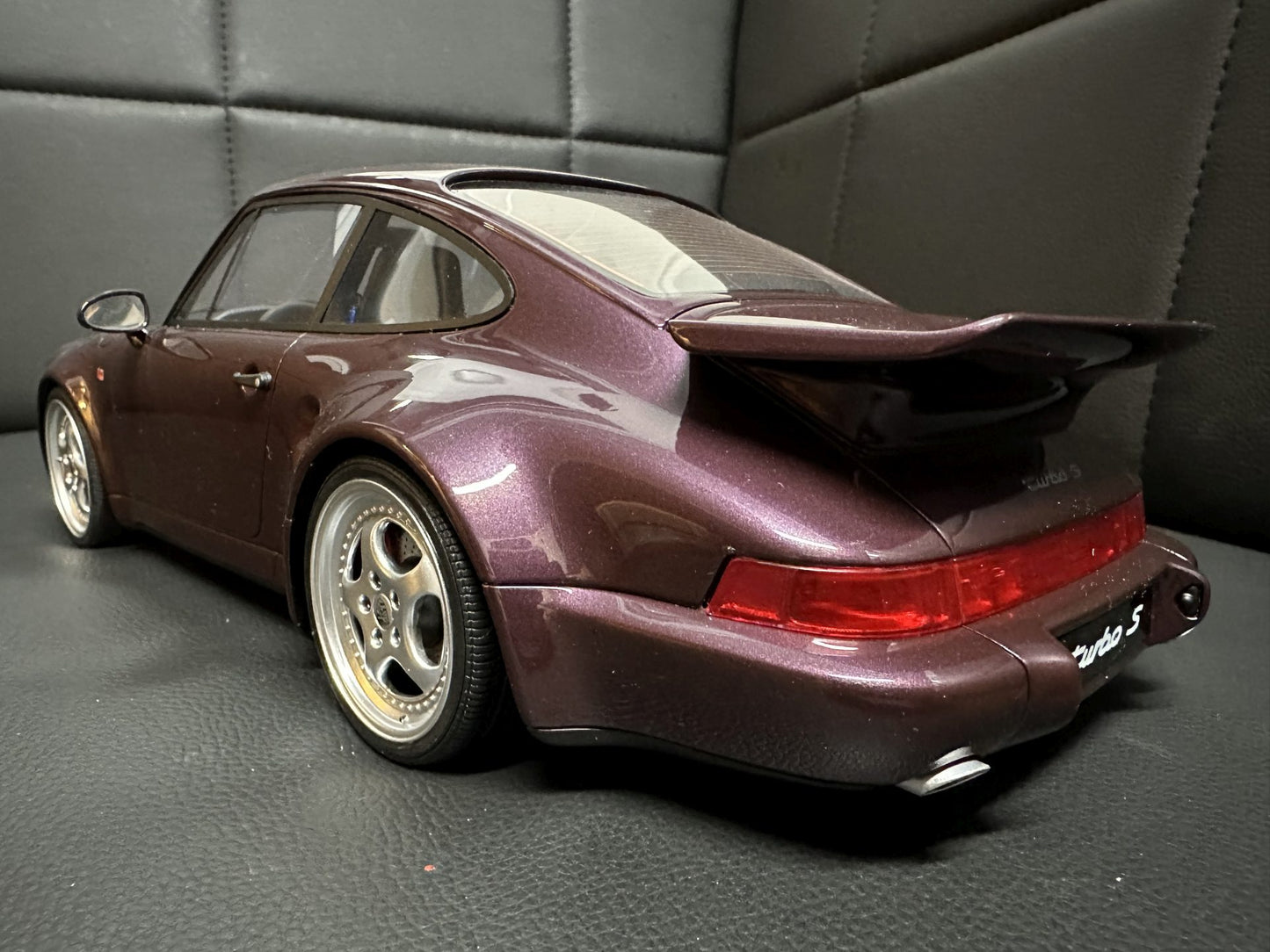 Porsche 911 (964) 3.3 Turbo S Coupe purple Limitiert 710/999 1:12 GT Spirit GT499 Порше 911 лилав Лимитирана