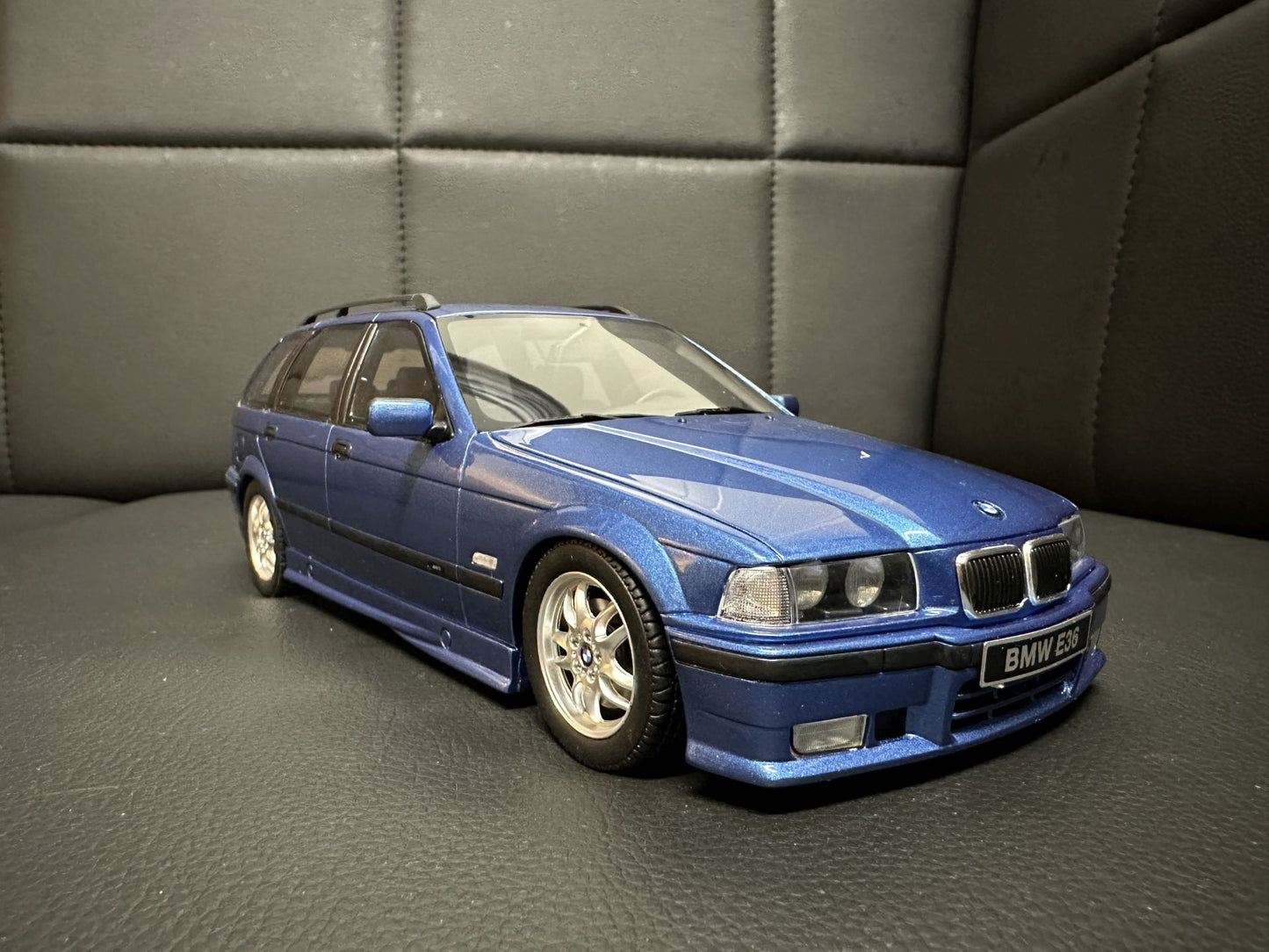 Bmw 328i E36 Kombi blue Limitiert 3237/4000 1:18 OTTO OT358 Бмв 328 Е36 син Комби Лимитирана