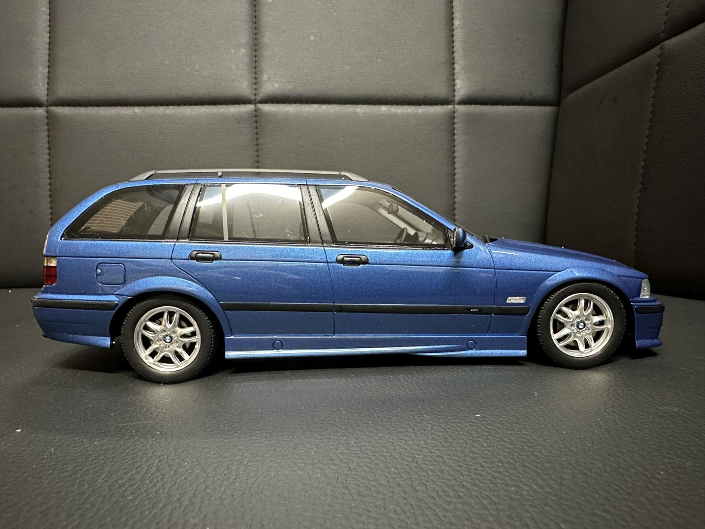 Bmw 328i E36 Kombi blue Limitiert 3237/4000 1:18 OTTO OT358 Бмв 328 Е36 син Комби Лимитирана