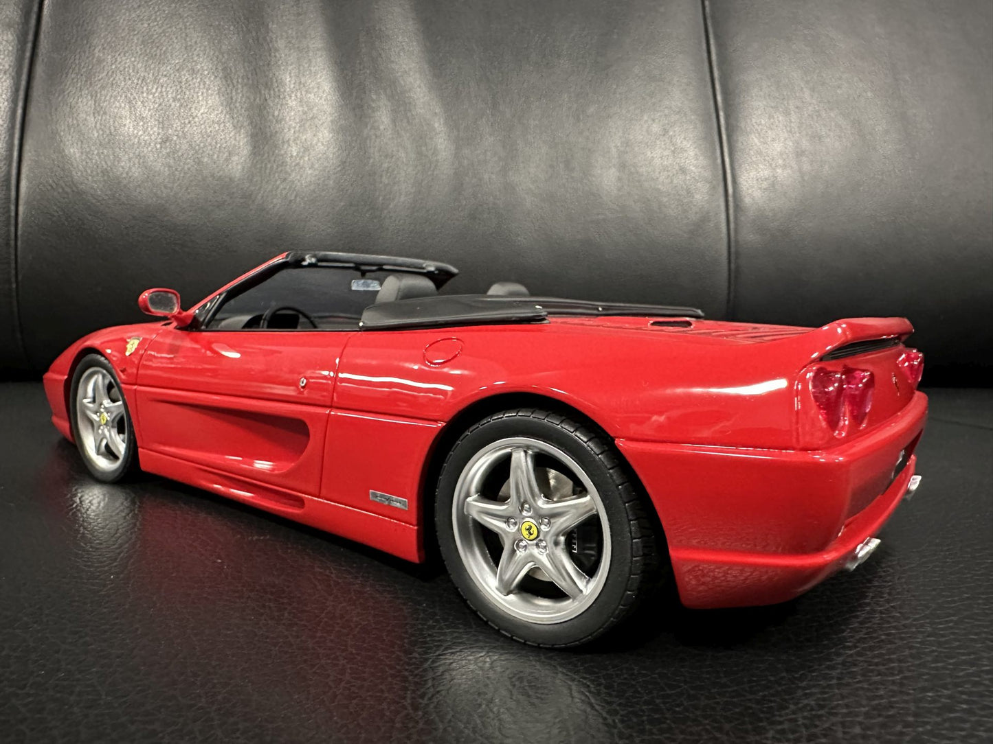 Ferrari F355 Spider Rosso Corsa red Limitiert 206/500 1:18 GT Spirit GT453 Ферари Ф355 Спайдер Кабрио червен Лимитирана