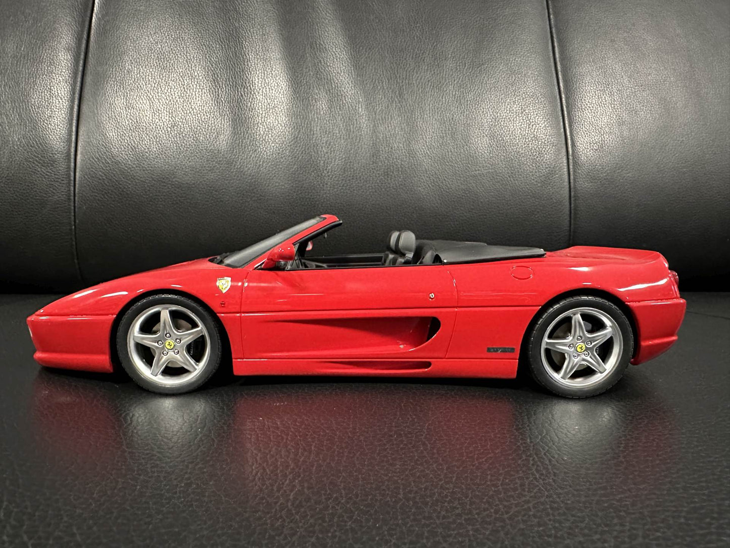 Ferrari F355 Spider Rosso Corsa red Limitiert 206/500 1:18 GT Spirit GT453 Ферари Ф355 Спайдер Кабрио червен Лимитирана