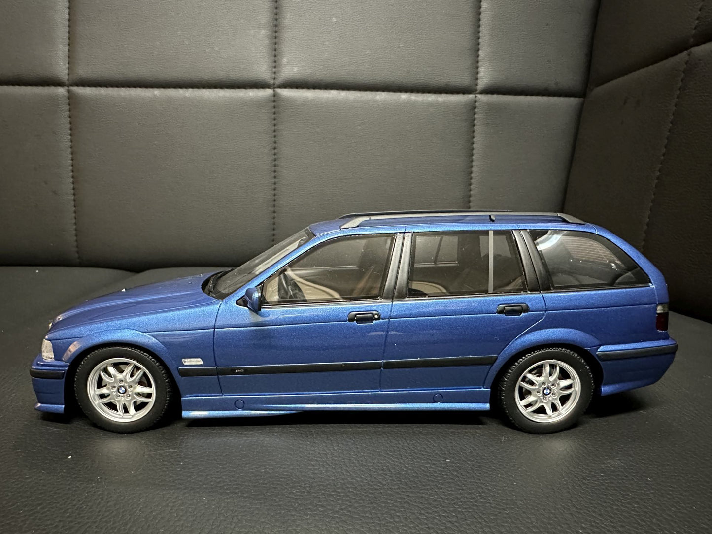 Bmw 328i E36 Kombi blue Limitiert 3237/4000 1:18 OTTO OT358 Бмв 328 Е36 син Комби Лимитирана