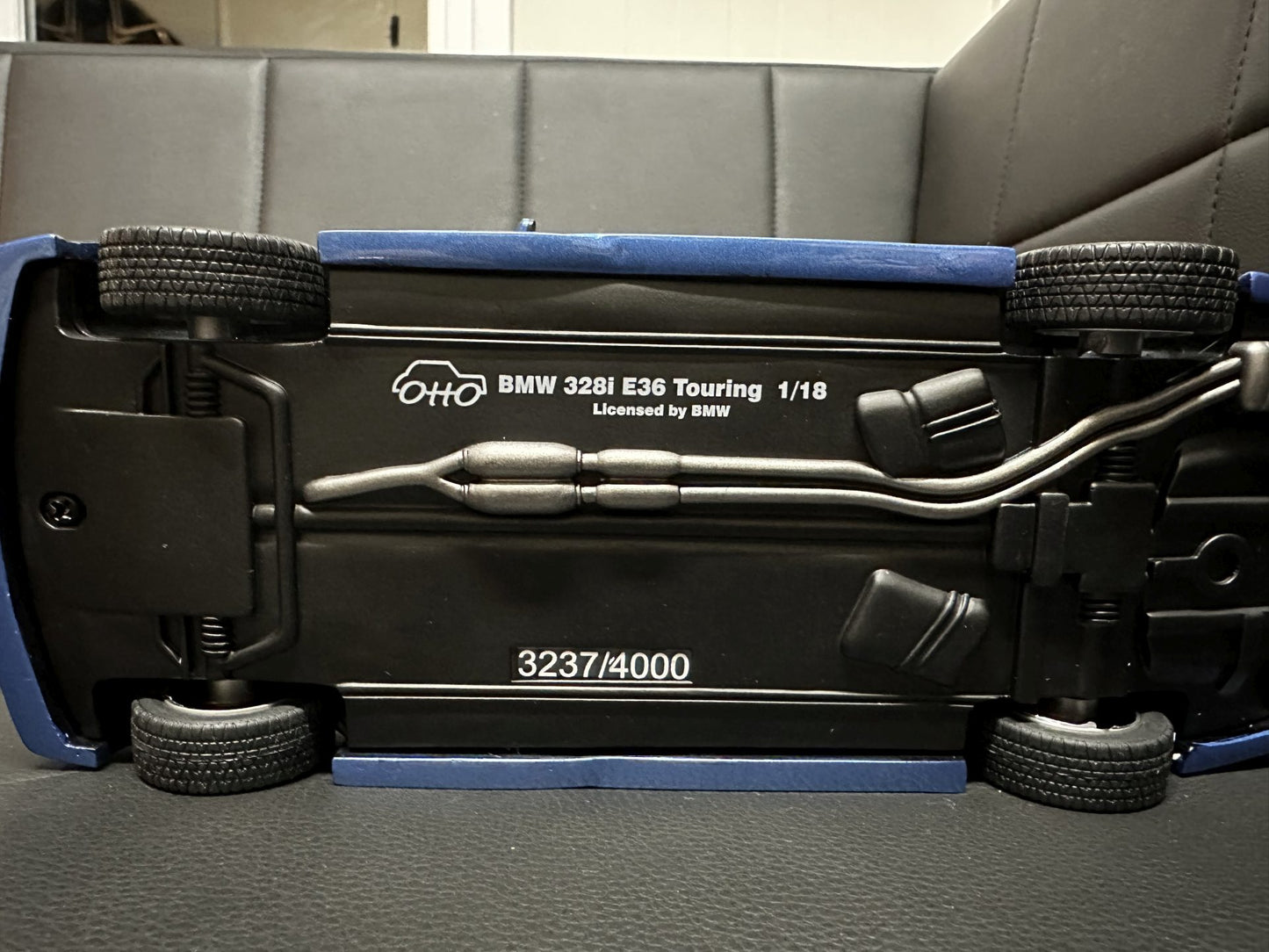 Bmw 328i E36 Kombi blue Limitiert 3237/4000 1:18 OTTO OT358 Бмв 328 Е36 син Комби Лимитирана