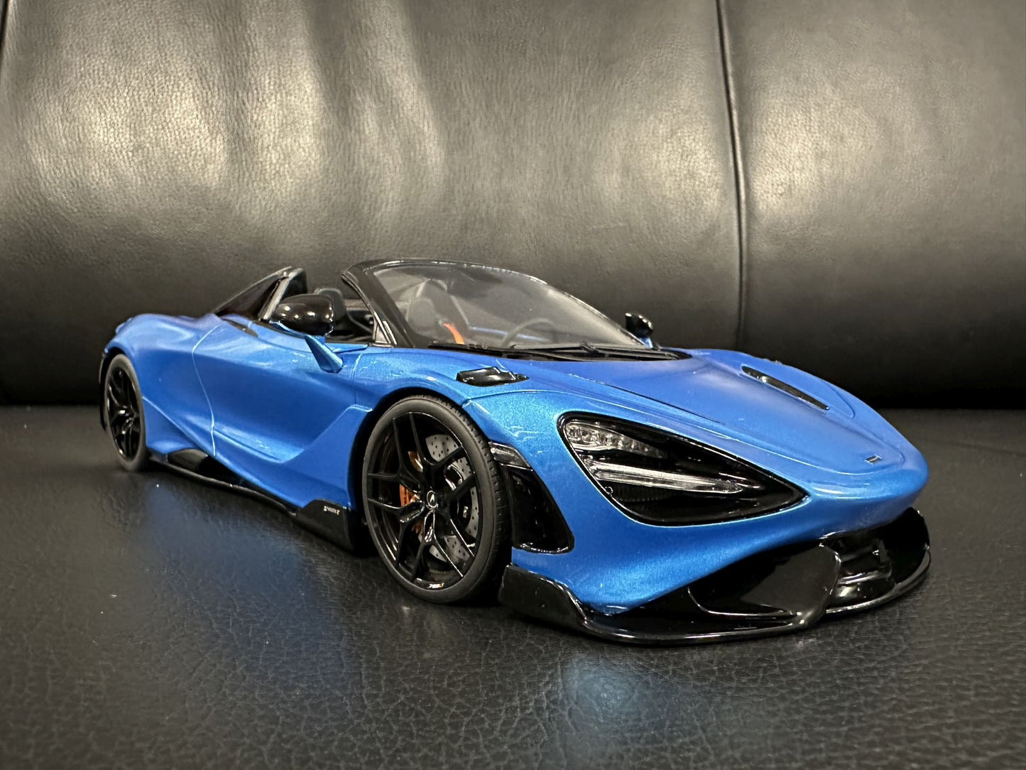 Mclaren Spider Amit blue Limitiert 387/999 1:18 GT Spirit GT886 Макларън Спайдер Лимитирана син