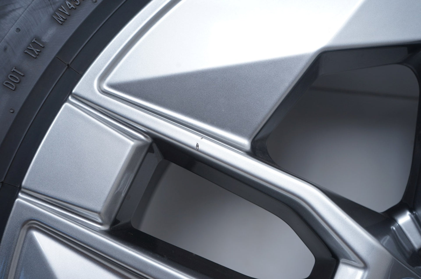 Оригинални BMW iX20 i20 20 Zoll 1002 Бмв 20 цола джанти 1002 зимен комплект зимни гуми