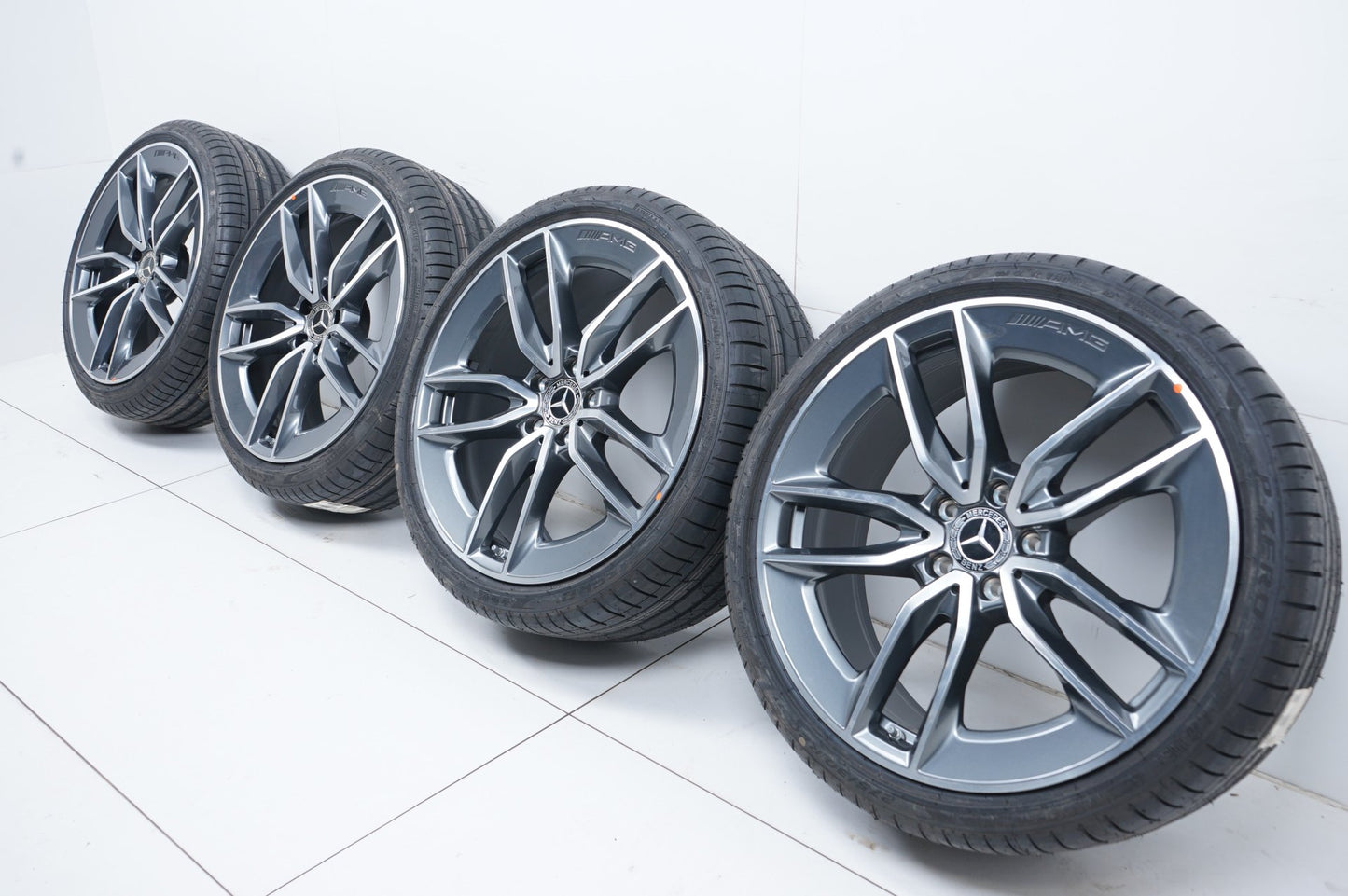 Нови Оригинал Mercedes E klasse E43 E53 AMG W213 20 Zoll Мерцедес Е класа W213 20 цола AMG Е43 Е53 джанти летен комплект летни гуми