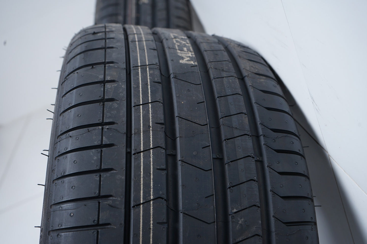 Нови Оригинал Mercedes E klasse E43 E53 AMG W213 20 Zoll Мерцедес Е класа W213 20 цола AMG Е43 Е53 джанти летен комплект летни гуми