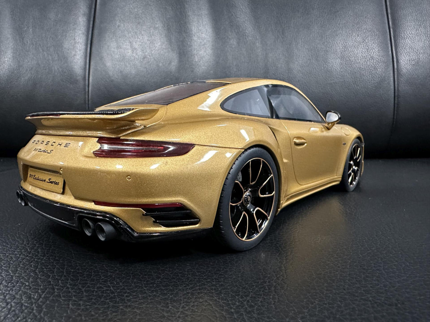 Porsche 991.2 Turbo S gold 2018 Limitiert 250/999 1:18 GT Spirit GT444 Порше 991.2 златен Лимитирана