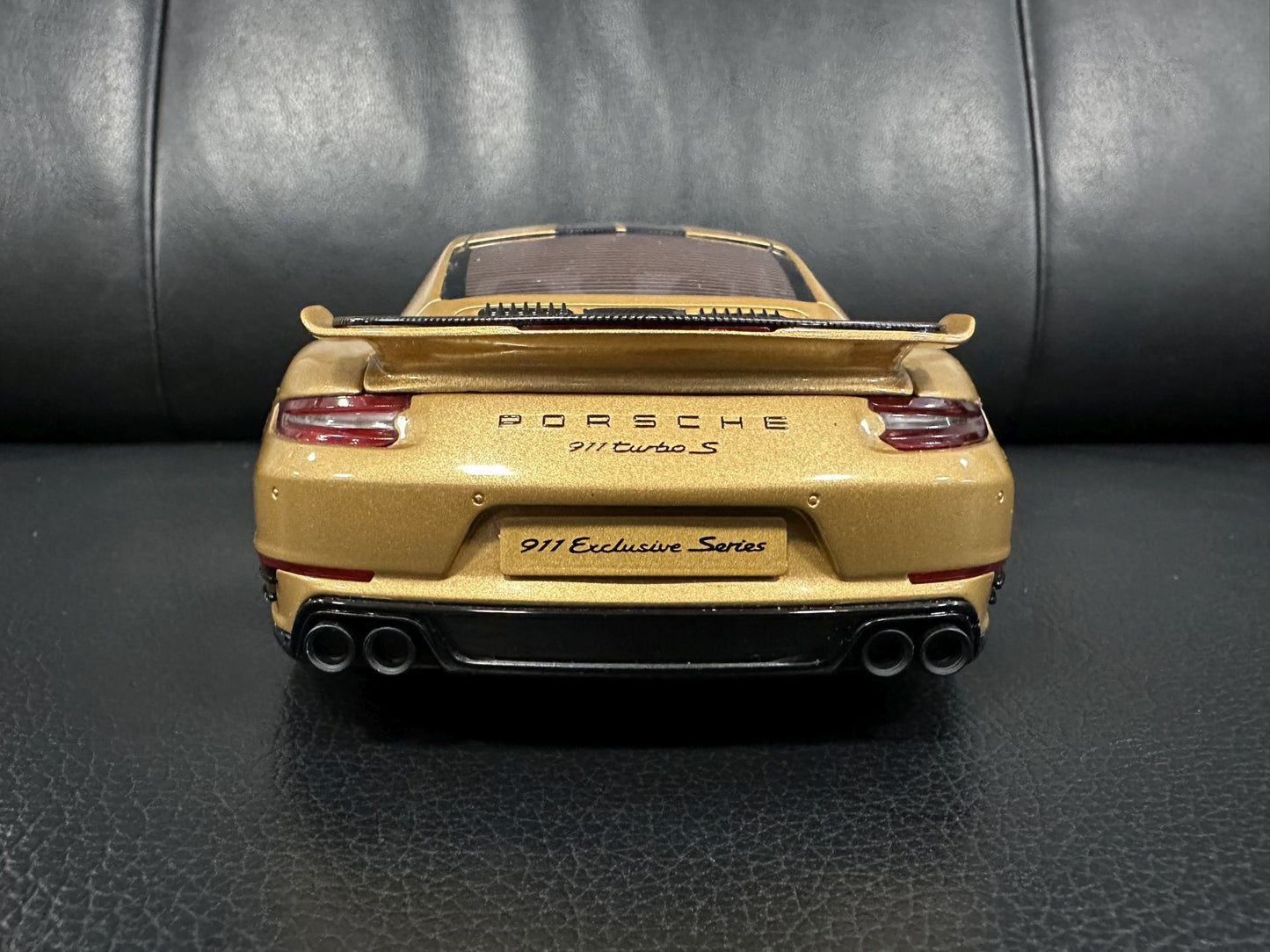 Porsche 991.2 Turbo S gold 2018 Limitiert 250/999 1:18 GT Spirit GT444 Порше 991.2 златен Лимитирана